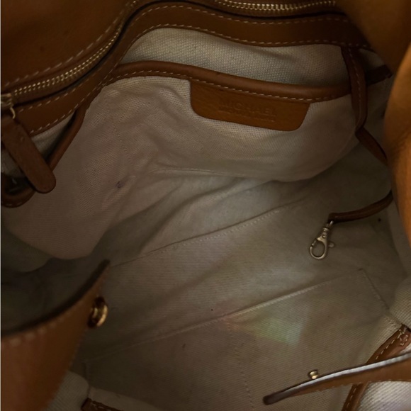 Michael Kors Griffin Hobo: Authentic Pebbled Leather Shoulder Bag - Picture 11 of 12